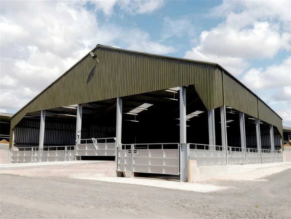 green-steel-structure-livestock-barn-agricultural-farm
